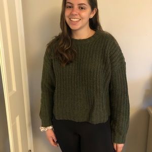 GREEN MEDIUM AMERICAN EAGLE SWEATER CROPPED